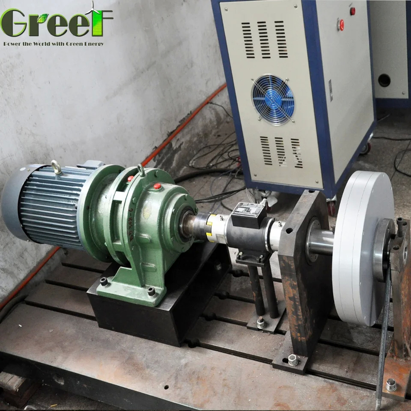 12-450V zakres napięcia Generator magnetów stałych bez rdzenia z momentem startowym 1 N/M i stopniem ochrony IP 54