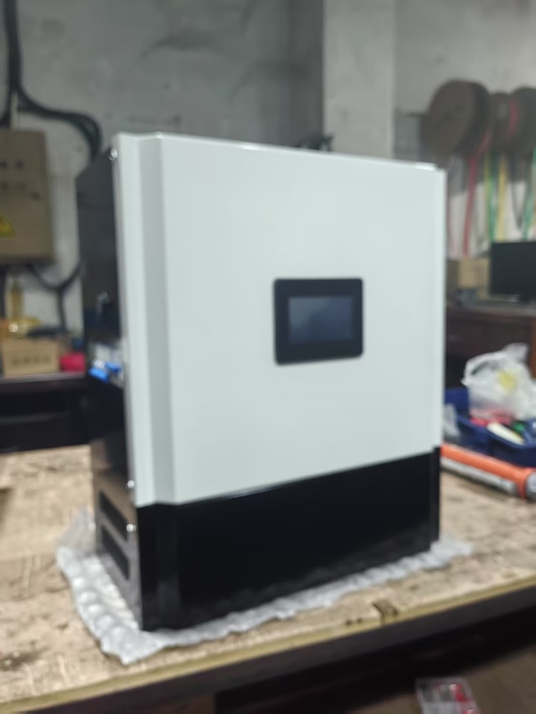 LCD Display Off Grid Controller Konwerter AC To DC 220 mm X 150 mm X 65 mm dla aplikacji poza siecią