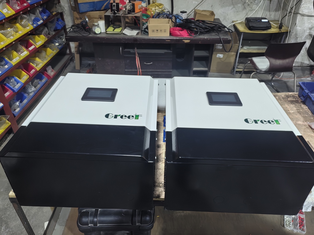 LCD Display Off Grid Controller Konwerter AC To DC 220 mm X 150 mm X 65 mm dla aplikacji poza siecią