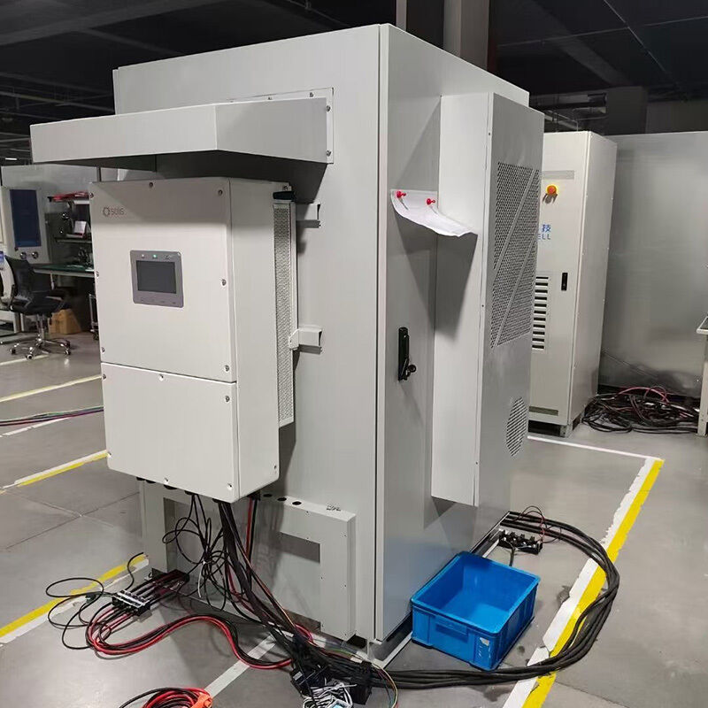 Zewnętrzna szafa akumulatorów z ochroną przed prądem stałym Modularny skalowalny projekt do przechowywania energii